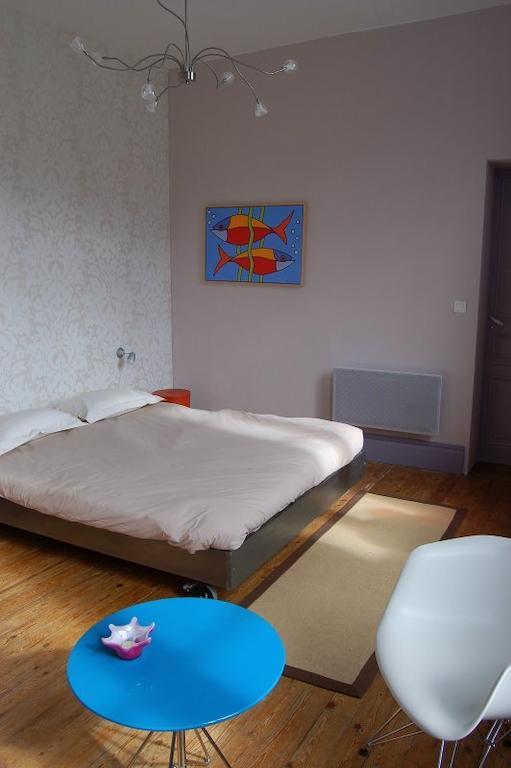 La Vieille Ecole Bed & Breakfast Bourgougnague Room photo